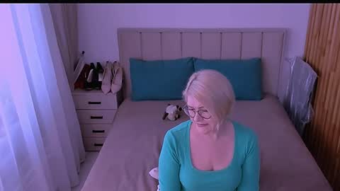 Sabrina MacMarren online show from 05.06.26