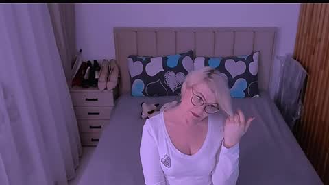 Sabrina MacMarren online show from 05.08.26