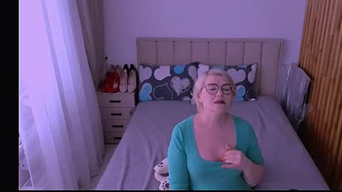 Sabrina MacMarren online show from 05.12.26