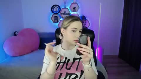 Snapshot of sabrinviolet chatting on 02.14.26 Sabrina Violet online show from 02.14.26