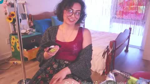 Snapshot of safaeri chatting on 03.10.25 Safa online show from 03.10.25