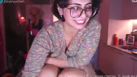 Snapshot of safaeri chatting on 09.11.25 Safa online show from 09.11.25