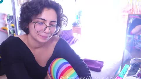 Snapshot of safaeri chatting on 09.19.25 Safa online show from 09.19.25