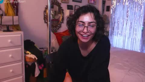 Snapshot of safaeri chatting on 11.26.25 Safa online show from 11.26.25