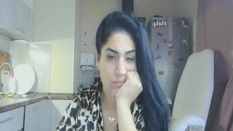 Snapshot of safari_xx chatting on 11.10.25 Queen online show from 11.10.25