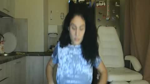 Snapshot of safari_xx chatting on 11.29.25 Queen online show from 11.29.25