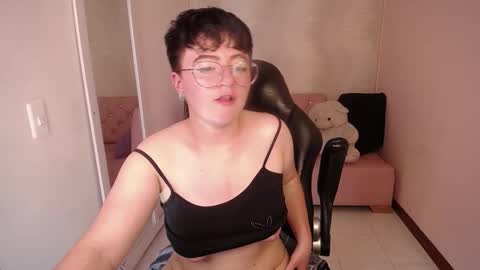 Snapshot of safyka chatting on 03.05.25 SAFYKA online show from 03.05.25