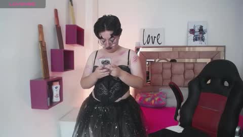 Snapshot of safyka chatting on 10.31.25 SAFYKA online show from 10.31.25