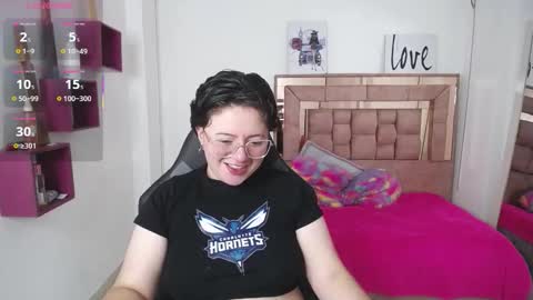 Snapshot of safyka chatting on 11.26.25 SAFYKA online show from 11.26.25