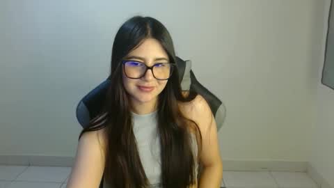 Sahaliefox  online show from 10.17.25