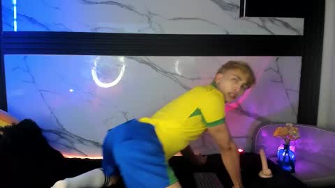 Snapshot of saimonvela chatting on 09.28.25 Juan online show from 09.28.25