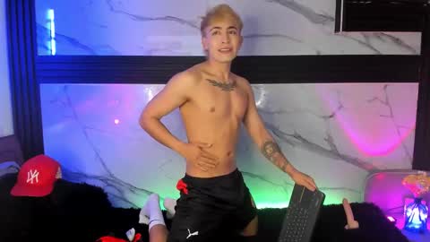 Snapshot of saimonvela chatting on 10.01.25 Juan online show from 10.01.25