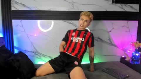 Snapshot of saimonvela chatting on 10.04.25 Juan online show from 10.04.25