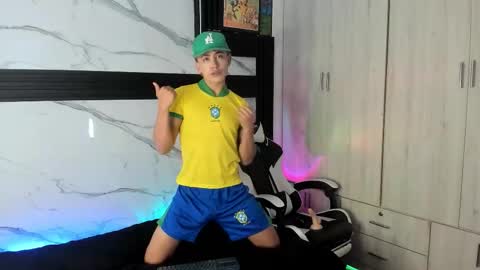 Snapshot of saimonvela chatting on 11.05.25 Juan online show from 11.05.25