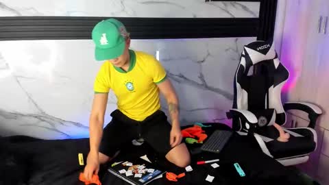 Snapshot of saimonvela chatting on 11.12.25 Juan online show from 11.12.25