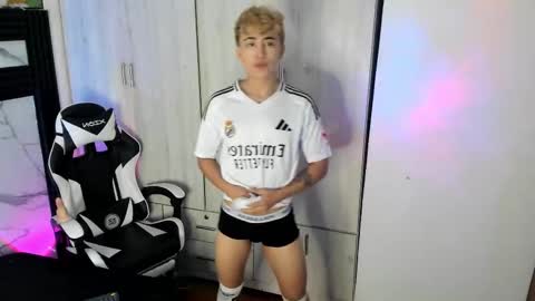 Snapshot of saimonvela chatting on 11.21.25 Juan online show from 11.21.25