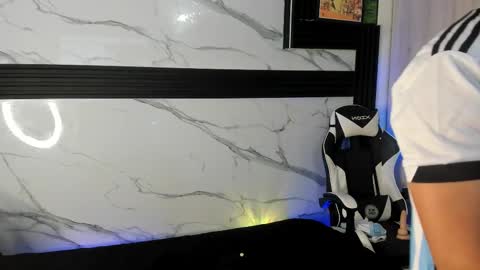 Snapshot of saimonvela chatting on 11.28.25 Juan online show from 11.28.25