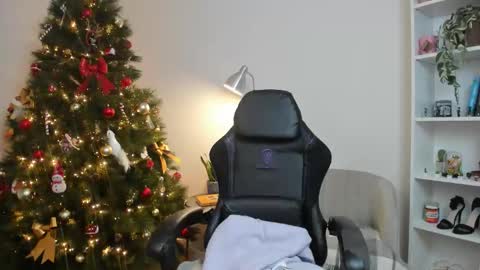 Snapshot of sakura_harper chatting on 12.01.25 Sakura Harper online show from 12.01.25