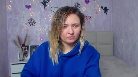 Snapshot of sallyverda chatting on 02.21.25 Sally online show from 02.21.25