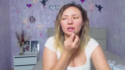 Snapshot of sallyverda chatting on 02.21.25 Sally online show from 02.21.25