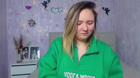 Snapshot of sallyverda chatting on 02.24.25 Sally online show from 02.24.25