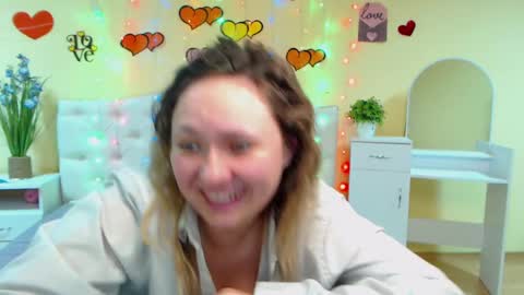 Snapshot of sallyverda chatting on 02.28.25 Sally online show from 02.28.25