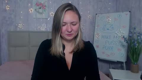 Snapshot of sallyverda chatting on 10.07.25 Sally online show from 10.07.25