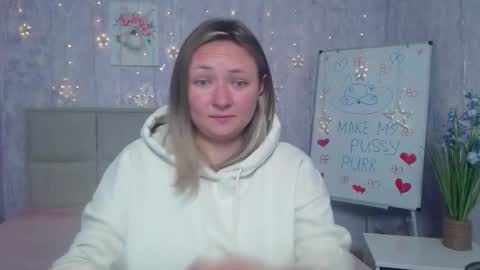 Snapshot of sallyverda chatting on 10.14.25 Sally online show from 10.14.25