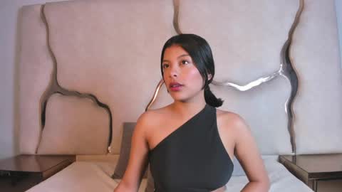 Snapshot of salmaportman_ chatting on 05.05.26 salmaportman_ online show from 05.05.26