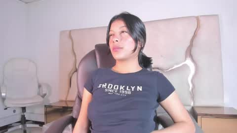 Snapshot of salmaportman_ chatting on 05.15.26 salmaportman_ online show from 05.15.26