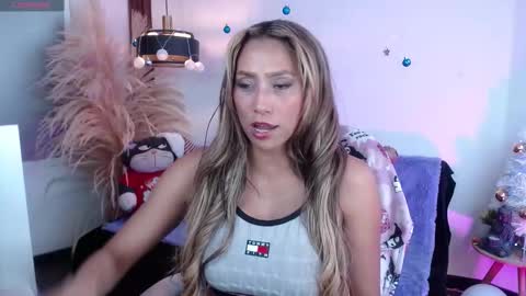 Snapshot of salome_drasin chatting on 12.22.25 salome_drasin online show from 12.22.25
