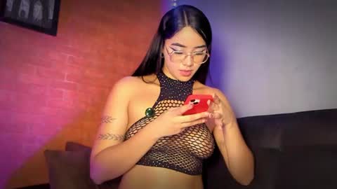 Snapshot of salome_villas_ chatting on 06.11.26 SALOME online show from 06.11.26