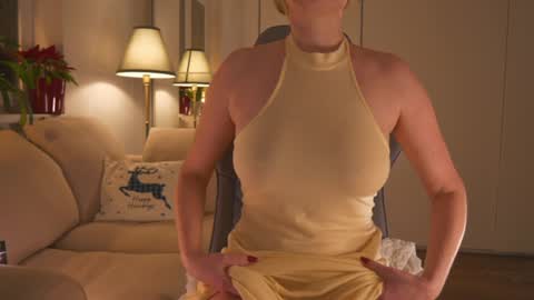 Snapshot of saltedhoney chatting on 01.01.25 IsaBella- online show from 01.01.25