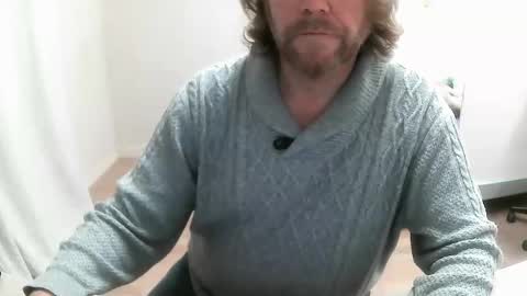 Snapshot of saltimbanquier chatting on 12.17.24 Saltimbanquier Salt ou Banquier online show from 12.17.24