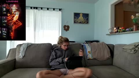 Snapshot of saltycaptain69_hatgirl69 chatting on 09.23.25 Salty Captain 69 Hat Girl 69 online show from 09.23.25