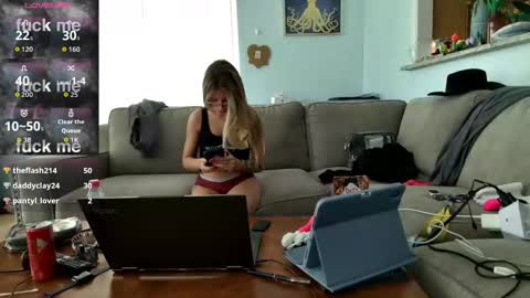 Snapshot of saltycaptain69_hatgirl69 chatting on 10.22.25 Salty Captain 69 Hat Girl 69 online show from 10.22.25