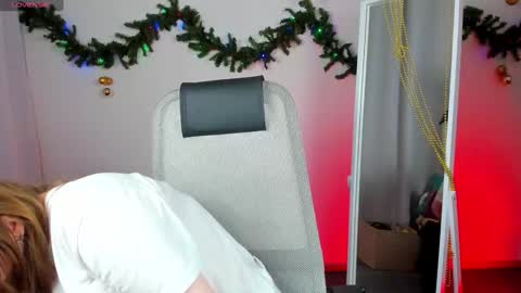 Snapshot of salut_love chatting on 12.14.24 Ruby online show from 12.14.24