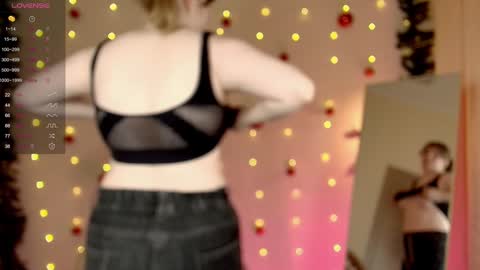 Snapshot of salut_love chatting on 12.26.24 Ruby online show from 12.26.24