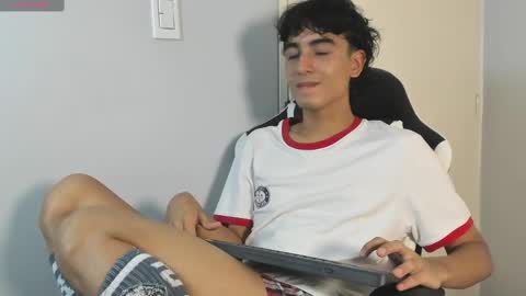 Snapshot of salvatore_montt chatting on 02.25.25 salvatore_montt online show from 02.25.25