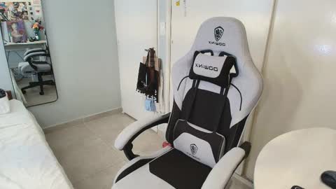 Snapshot of salvatore_montt chatting on 11.29.25 salvatore_montt online show from 11.29.25