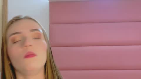 Snapshot of sam_and_lisa_ chatting on 11.11.25 sam_and_lisa_ online show from 11.11.25