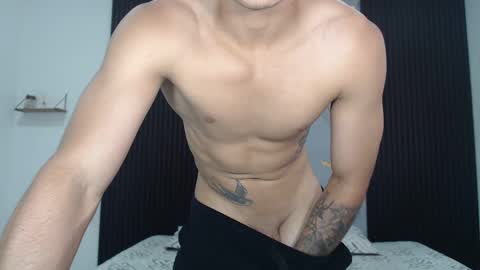 Snapshot of sam_and_mike chatting on 02.14.25 sammmikee online show from 02.14.25