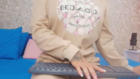 Snapshot of samanta_360 chatting on 02.15.25 Samanta online show from 02.15.25