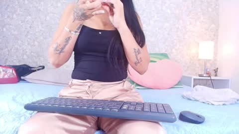 Snapshot of samanta_360 chatting on 11.27.25 Samanta online show from 11.27.25