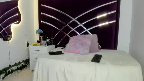 Snapshot of samantaht chatting on 02.07.25 samantaht online show from 02.07.25