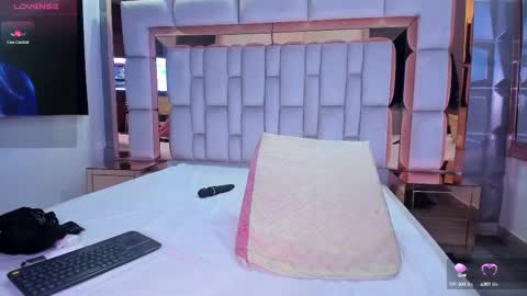 S A M A N T A   online show from 02.15.25