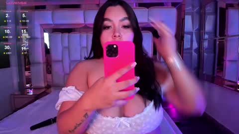 S A M A N T A   online show from 02.27.25