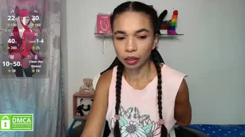 Snapshot of samanthaa_queen chatting on 06.19.26 sam online show from 06.19.26