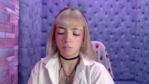 Snapshot of samanthaa_smitth chatting on 10.03.25 Samantha Smitth online show from 10.03.25