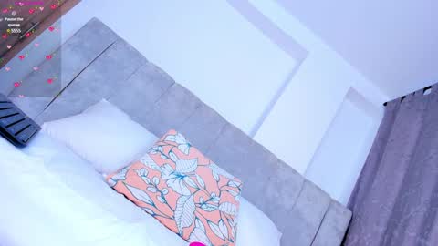 V A  N E S S A  online show from 01.23.25